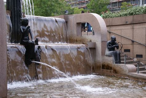 Berlin Breitscheidplatz Weltkugelbrunnen Von Joachim Sch Flickr