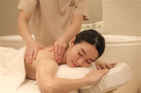 Where To Have A Rejuvenating Hot Aroma Oil Massage Makkha