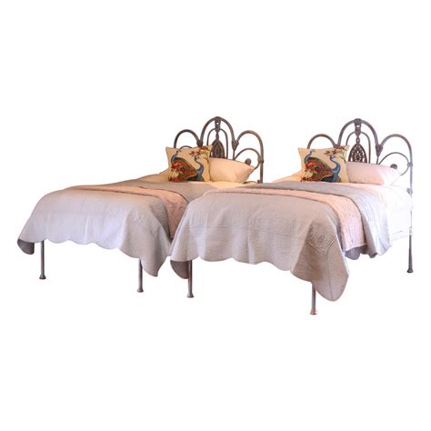 Cream Iron Twin Antique Beds Mps29 At 1stdibs