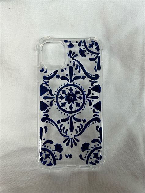 Arte Amore on Instagram funda de teléfono pintada a mano con el