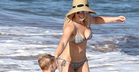 Hilary Duff Bikini Pictures In Hawaii September Popsugar Celebrity