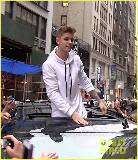 Justin Bieber Causes Fan Frenzy In Nyc And Loves It Photo 3102917