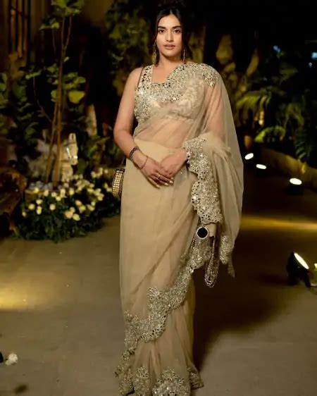 Divyansha Kaushik Top Hot Pics And Photo