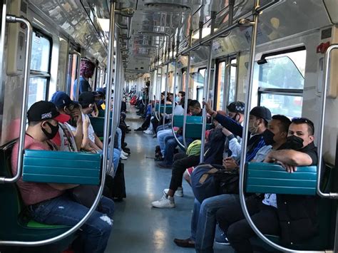 Video Mujeres se pelean al interior de vagón del Metro en CDMX Hot