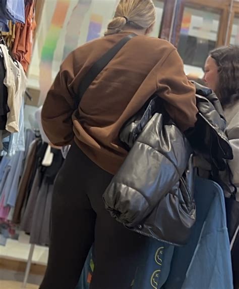 Tight Blonde In Black Leggings Spandex Leggings Yoga Pants Forum