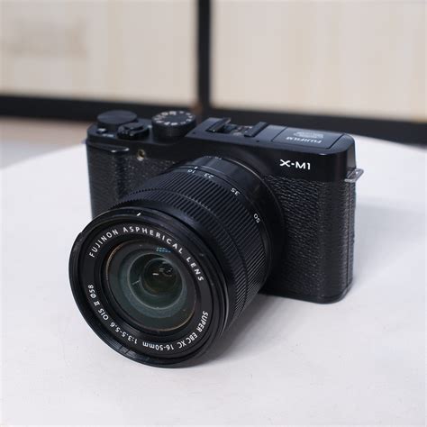 kamera FUJIFILM X-M1 dan lensa kit 16-50mm mirorrles siap pakai ...