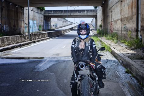 Bộ ảnh Nữ biker hot girl Mai Vũ cùng CBR RR Joker Helmet Shop