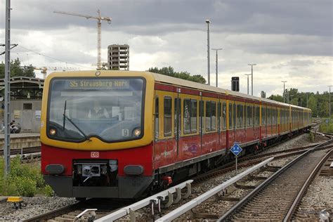 S5 nach Strausberg Nord in Berlin Charlottenburg, am 11.08.2016 ...