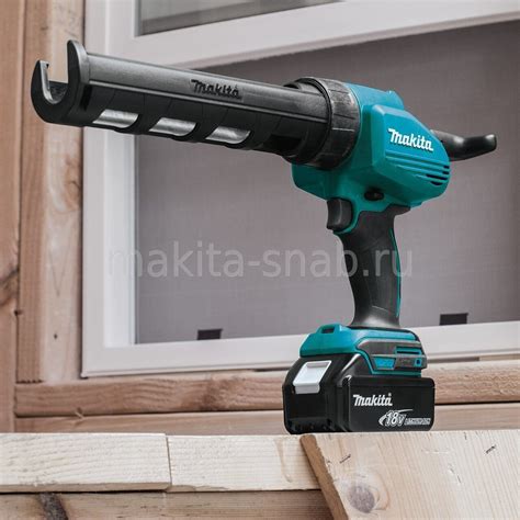 Аккумуляторный пистолет для герметика Makita DCG180Z | Makita-snab