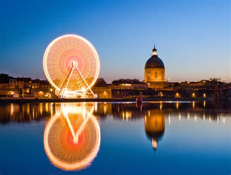 La Grande Roue Un Envol Romantique Au Dessus De La Ville Rose