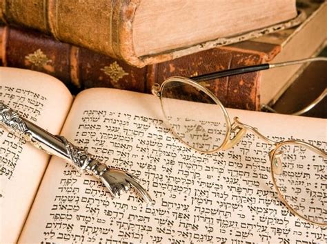 What is Simchat Torah? - Jewish Holiday Guide