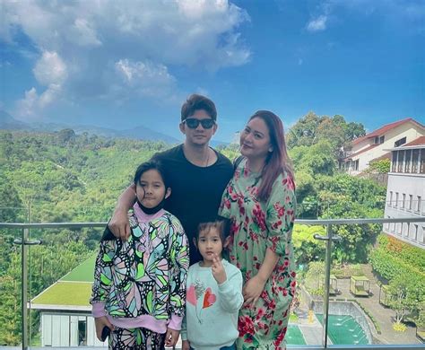 Iko Uwais Wife Meet Audy Item Married Life And Age Gap