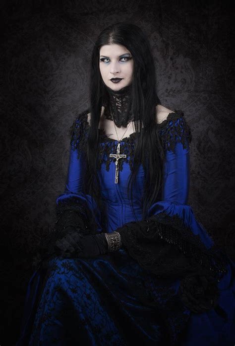 Goth women, Gothic fashion, Goth