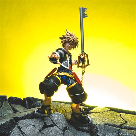 Sh Figuarts Donald Duck And Sora From Kingdom Hearts In Hand The