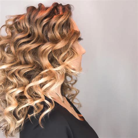 jak zrobic fale na wlosach ale fryzury