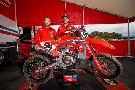 MXA VIDEO INSIDE KEN ROCZEN S FACTORY HRC HONDA CRF450 Motocross