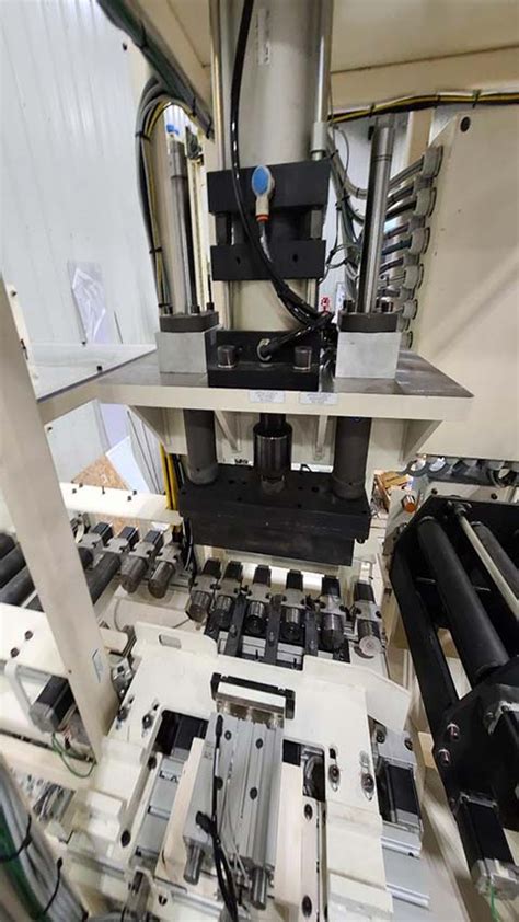 Automated Press With Integrated Flip