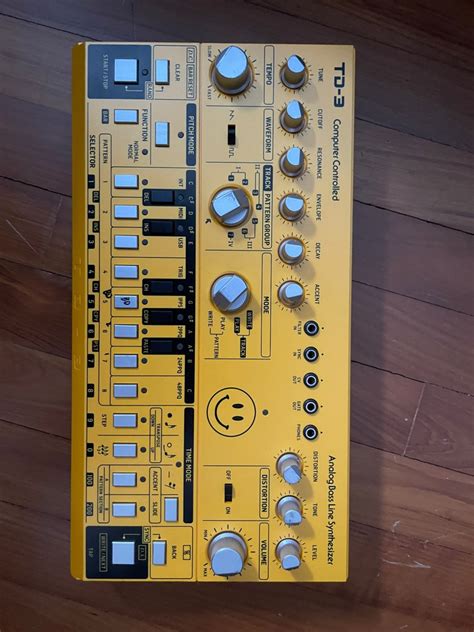 Behringer td3, Hobbies & Toys, Music & Media, Musical Instruments on Carousell