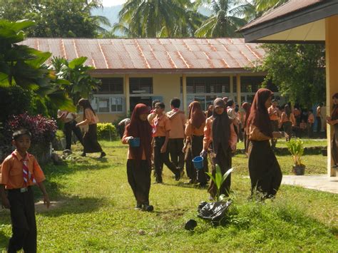 CARA MENJAGA LINGKUNGAN SEKOLAH YANG SEHAT ~ SMP Negeri 16 Padang