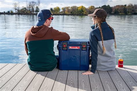 Moosejaw 25 Quart Ice Fort Hard Cooler With Microban Snow