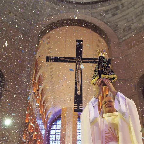 Fiéis celebram 300 anos do encontro da imagem de Nossa Senhora