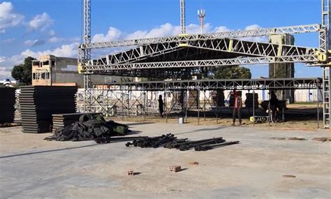 Preparativos para a primeira Festa de Outubro pós pandemia Prefeitura