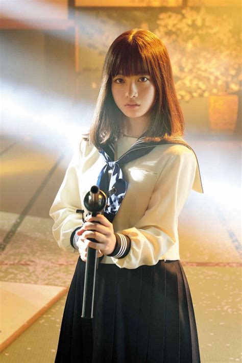 「夢の途中 橋本環奈 In 映画『セーラー服と機関銃 卒業 』フォトブック」より。 「セーラー服と機関銃」橋本環奈の写真集発売記念