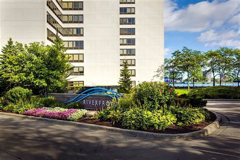 Detroit Riverfront Apartments | Riverfront Towers | Welcome