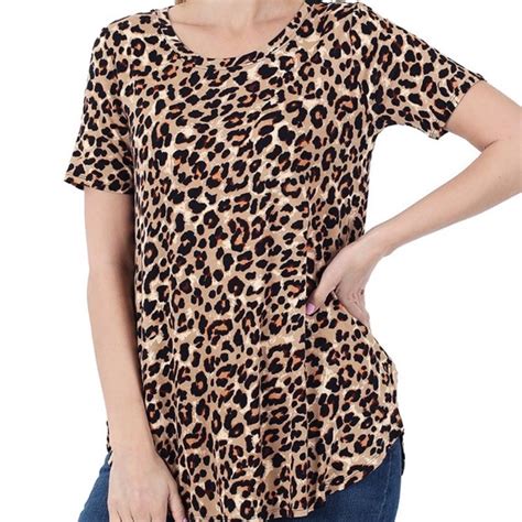 Zenana Outfitters Tops Leopard Short Sleeve Round Neck And Hem