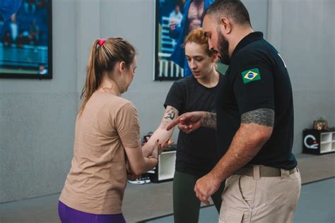 Em Rond Nia Prf Promove Aula De Defesa Pessoal Em Comemora O Ao M S