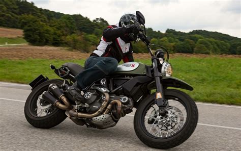 Ducati Scrambler Vs Yamaha Xsr