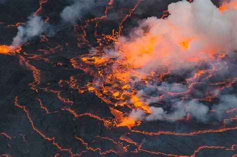 The very active lava lake of Mount Nyiragongo Our beautiful pictures ...