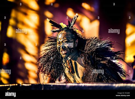 Maori performers doing the haka (war dance) at Melbourne Festival, Australia Stock Photo - Alamy