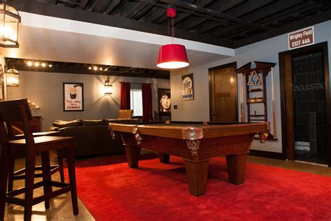 Basement Pub And Play Room Classique Chic Sous Sol Chicago Par