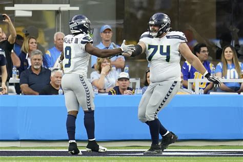 Walker Goodwin Lead Seahawks To Victory Over Chargers