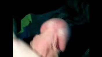 Jeune mec se masturber une bite étroite XVIDEOS