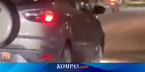 Fakta Mobil Ford Yang Melaju Dengan Ban Pecah Ternyata Sopir Mabuk