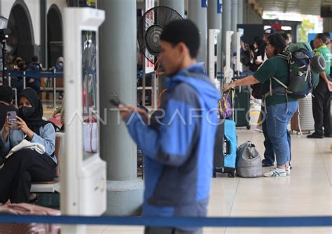 Mudik Lebih Awal Di Stasiun Pasar Senen Antara Foto