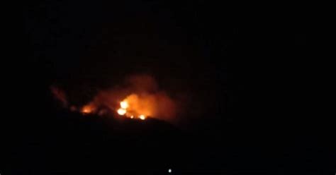 Fiamme A Ischia Vasto Incendio Sul Monte Epomeo Esplose Alcune