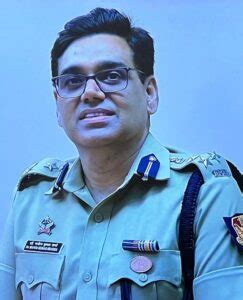 Manoj Kumar Sharma (IPS, 12th Fail) Age, Wife, Family, Biography ...