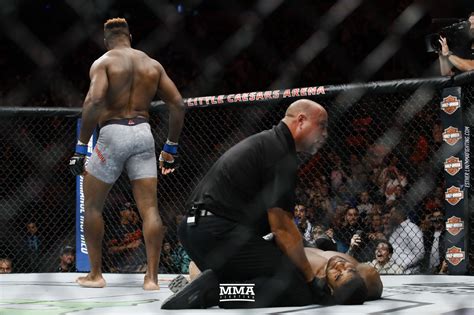 Ufc 218 Results Francis Ngannou Registers Frightening Knockout Of Alistair Overeem Mma Fighting