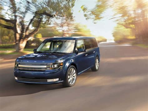 Download Ford Flex Cruising Down The Highway Wallpaper