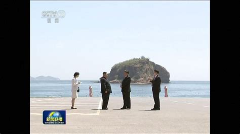 Kim Jong Un strolls along seaside with President Xi Jinping in China ...