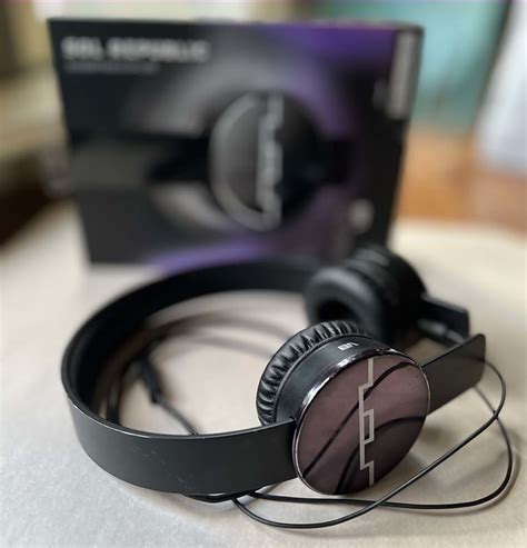 Sol Republic Tracks V8 On Ear Interchangeable Headphones With Reverb