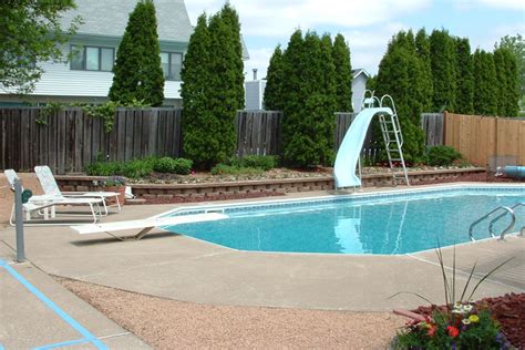 Swimming Pool Landscaping Ideas | A Creative Mom