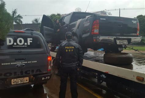 Polícia flagra comboio e apreende contrabando e quase 2t de maconha