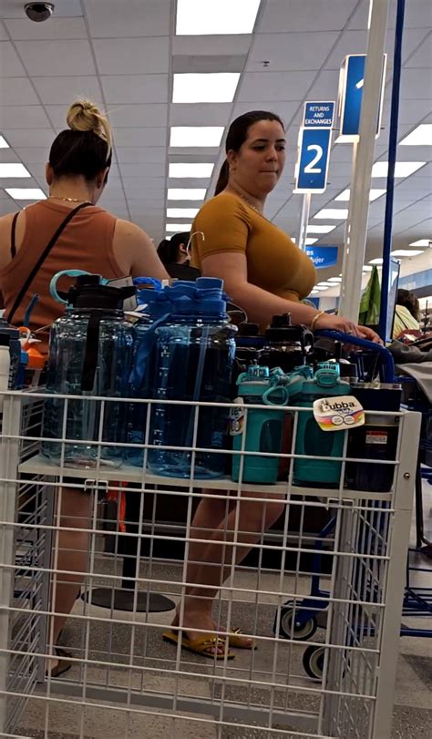 Busty Latina In Tight Dress Vpl Latina Forum