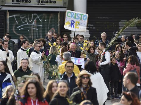 Gli Auguri Di Pasqua Del Vescovo Claudio Cipolla Primavera Di Sp