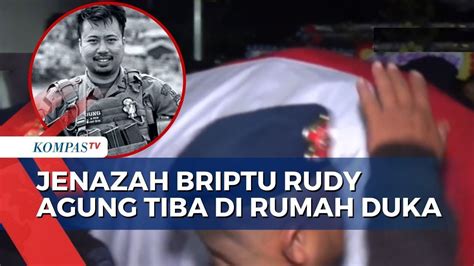 Isak Tangis Keluarga Sambut Kedatangan Jenazah Briptu Rudy Agung Korban