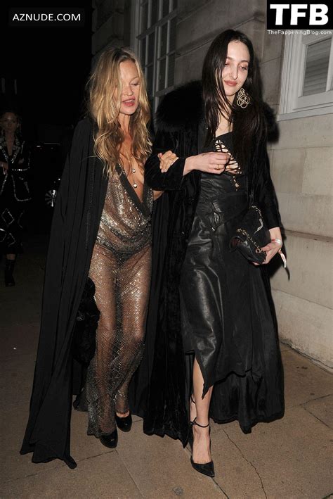 Kate Moss Sexy Seen Flashing Her Nude Tits At Annabels And Loulous Members Club In Mayfair AZNude